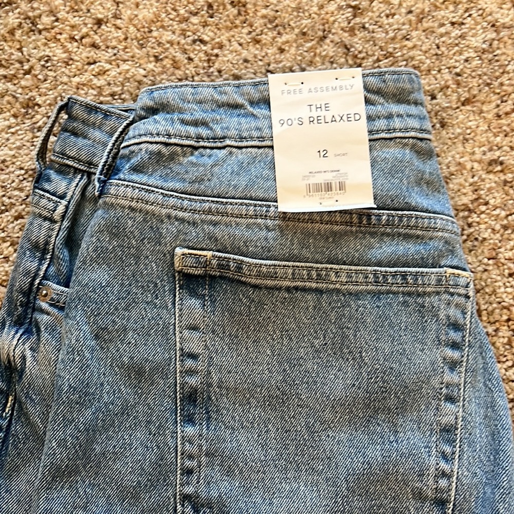 Free Assembly The 90’s Relaxed light wash jeans - Picture 9 of 9
